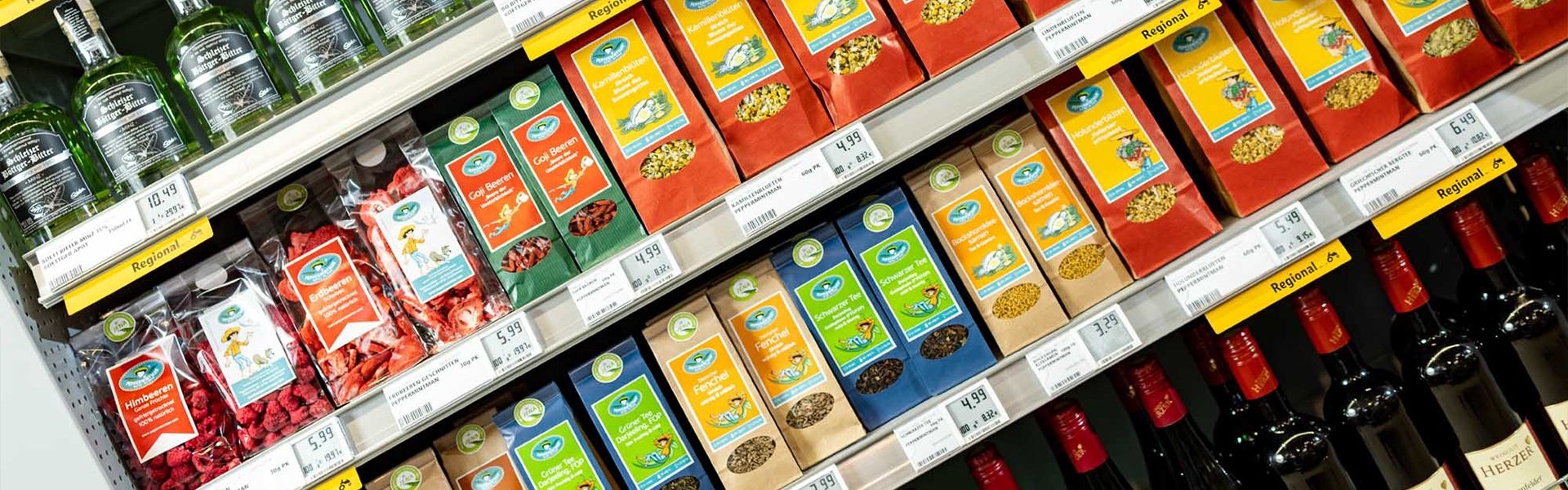 Regal mit regionalen Produkte REWE Müller